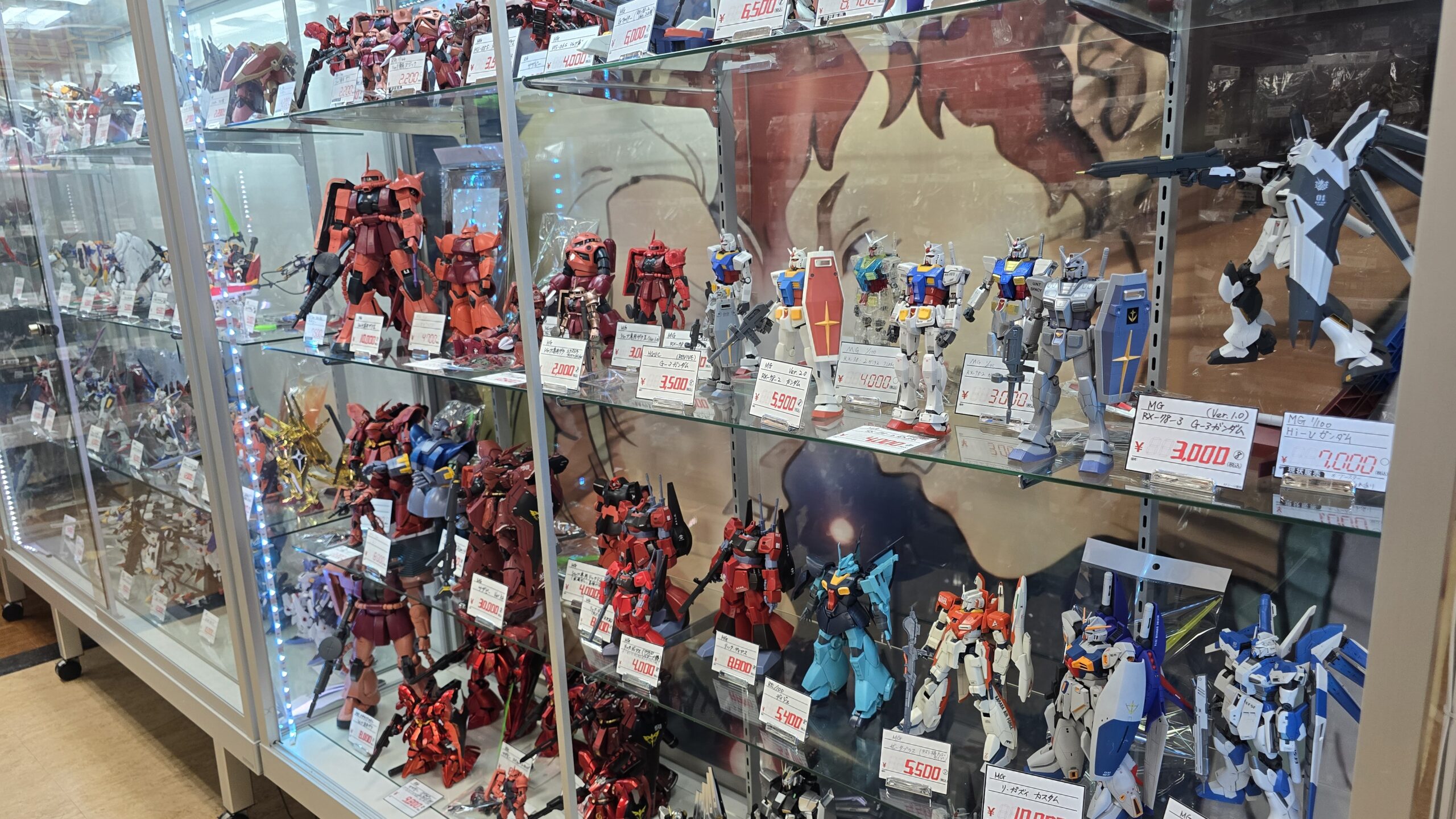 O-no-Dōkutsu's wide Gunpla sales floor photo